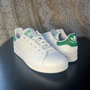 Green Stan Smith Adidas Sneakers Women’s Size 6 Fits Kids 4.5